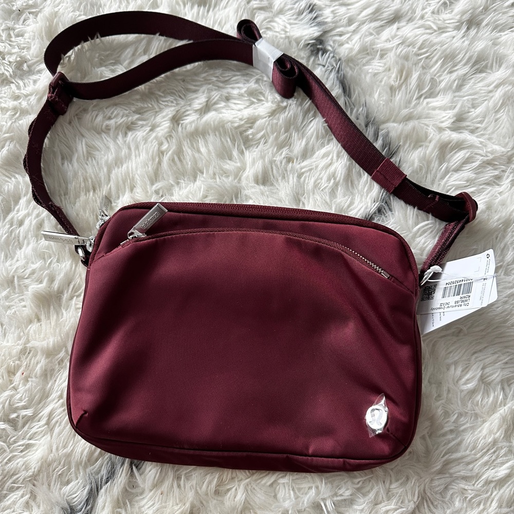 Lululemon city adventurer crossbody